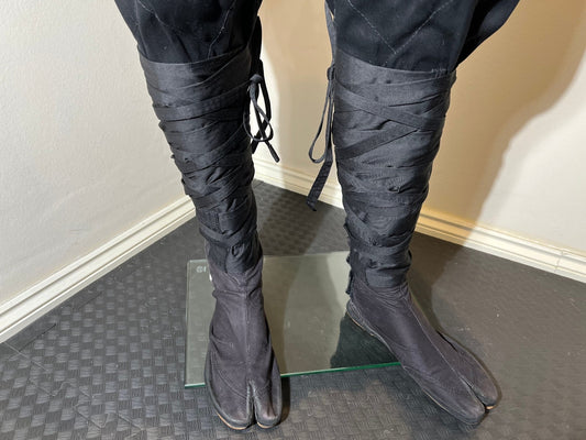 Kyahan - Gaiters close up view