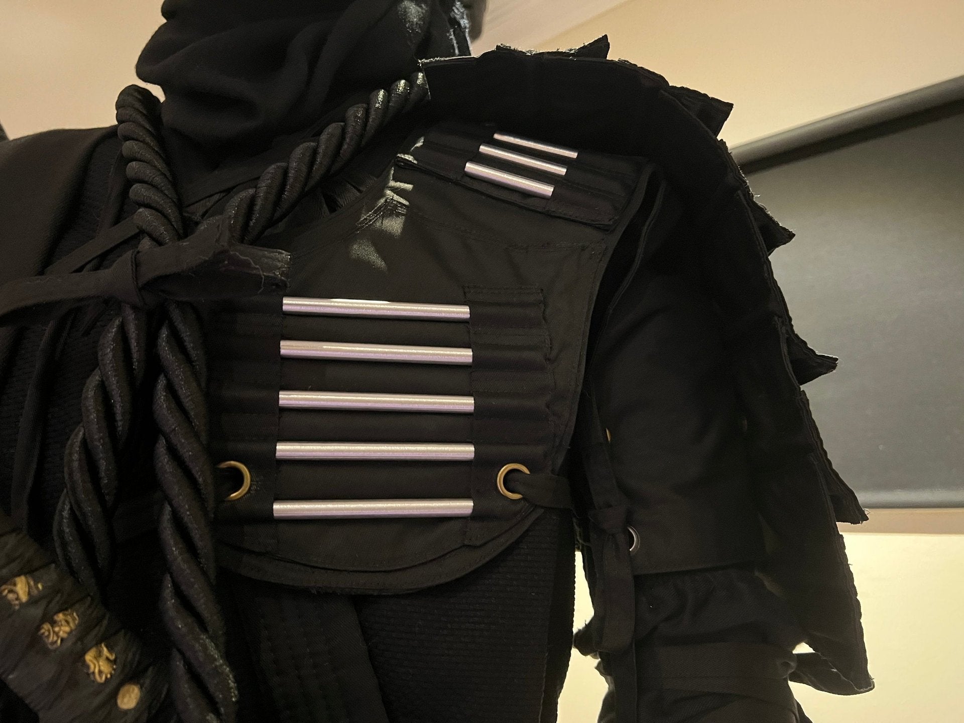 armoured shoulder protection